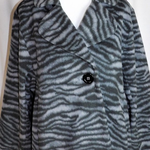 Susan Graver Soft&Warm Animal Print Fleece Jacket - Picture 2 of 8